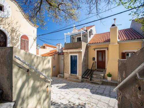 Adorable holiday home located near the beach !