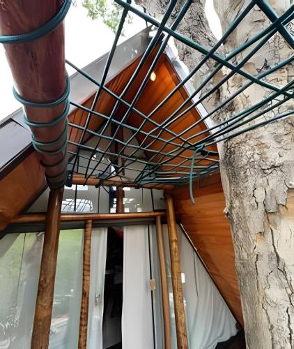 a pile of metal wiring on the ceiling of a house at Espaço Gaia in Santana do Riacho