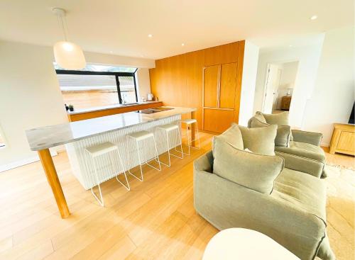 Kuchyň nebo kuchyňský kout v ubytování Deluxe Downtown Mount Maunganui