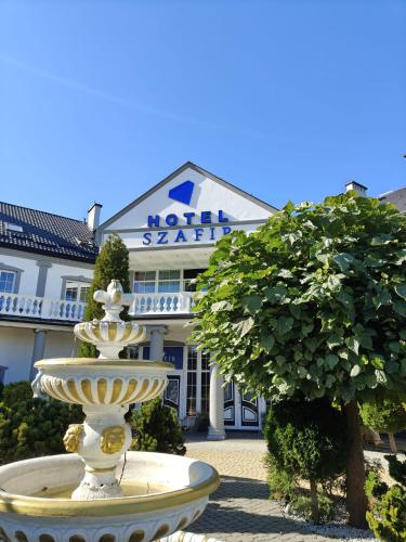 Bangunan di mana terletaknya hotel