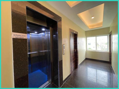 Ένα μπάνιο στο HOTEL RR INN - Near Sea Beach - Shree Jagarnath Temple - Restaurant & Lift Facilities - Fully Air Conditioning & Wi-Fi Facilities - WITH LUXUARY BALCONY ROOM - In Prime Location In PURI