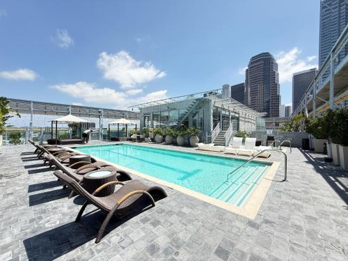 Πισίνα στο ή κοντά στο Modern 2BR Loft with Luxury Amenities - 109 - GL