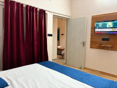 Ένα ή περισσότερα κρεβάτια σε δωμάτιο στο Himalayan home stay