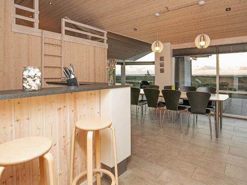Dapur atau dapur kecil di 10 person holiday home in Løgstør