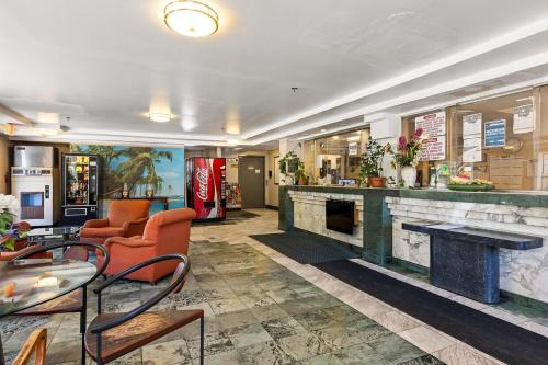 a lobby of a restaurant with a bar and chairs at Paradise Lodge - Canoga Park, Los Angeles in Winnetka