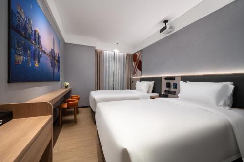 Ένα ή περισσότερα κρεβάτια σε δωμάτιο στο Jiduo Hotel Convention and Exhibition Center Branch