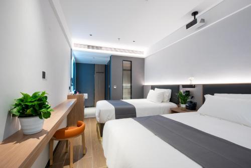 Ένα ή περισσότερα κρεβάτια σε δωμάτιο στο Jiduo Hotel Convention and Exhibition Center Branch