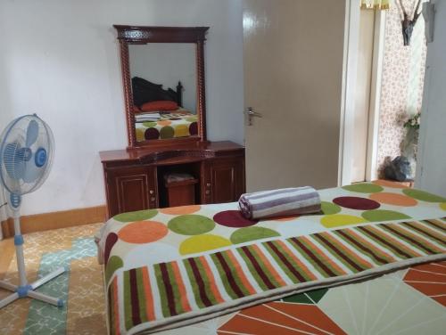 Postel nebo postele na pokoji v ubytování Hasbi Homestay Syariah