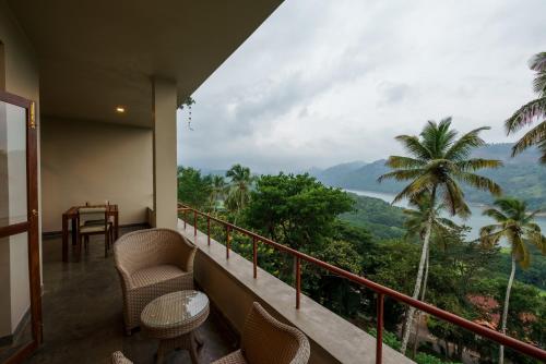 a balcony with chairs and a view of the mountains at Golf Resort Par 3 in Kudadeniya