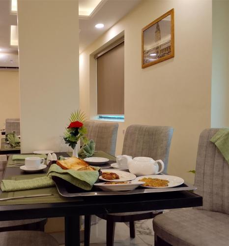 Φαγητό σε αυτό το ξενοδοχείο ή κάπου εκεί κοντά