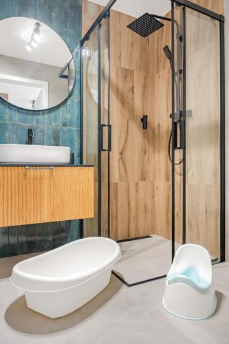 a bathroom with a toilet and a shower at Baltic Dream - SPA - Basen - Parking - Kids Room in Ustronie Morskie