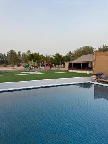 Luxury Farmhouse Near Yas Island With Swimming Pool, BBQ Area & Majlis