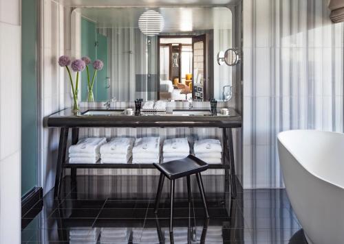 Katil atau katil-katil dalam bilik di The Watergate Hotel Georgetown