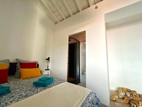 a bedroom with a bed in a room at La ou je t emmenerai in Laure-Minervois