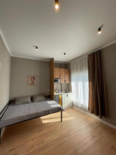 Una cama o camas en una habitación de Wings Art