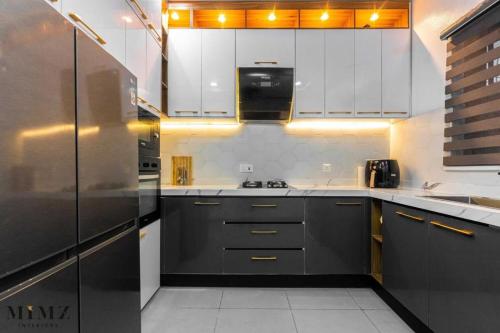 Η κουζίνα ή μικρή κουζίνα στο Dinmahomes