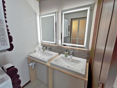 Nawatell Tsuruhashi1 - 4BR Entire House in Tsuruhashi - Free Parking - 6 Guests Ideal 寝室4部屋 - 鶴橋の一軒家 - 無料駐車場あり - 6名様に最適