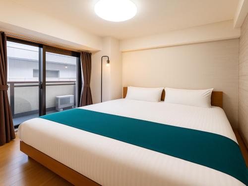 Shinjuku,5min Walk to Higashi-Shinjuku sta & Shinjuku Sta,King Bed,ree Wi-Fi 객실 침대