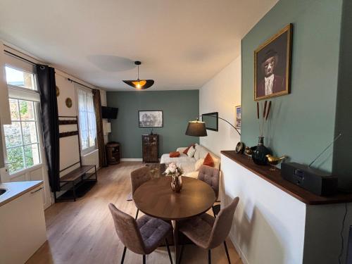 a living room with a table and a couch at L'inattendue in Pierrefonds