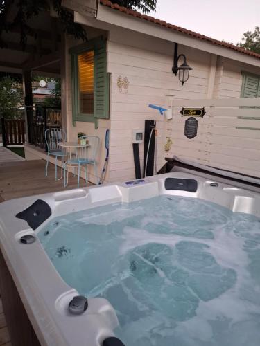a hot tub in front of a house at הבקתה של רינת in Me‘ona