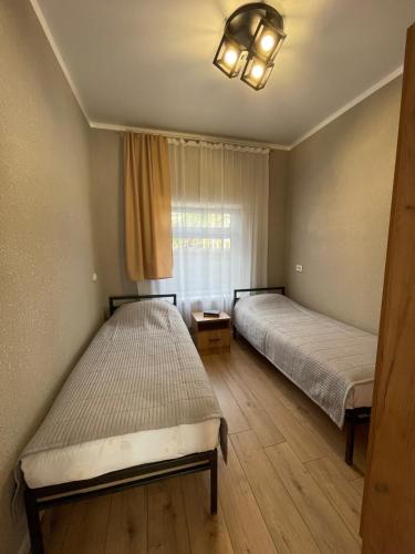 Una cama o camas en una habitación de Wings Art