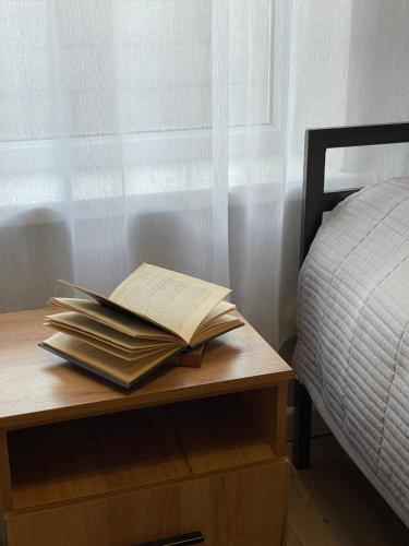 Una cama o camas en una habitación de Wings Art