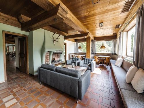 Posezení v ubytování Chalet in Angerberg near SkiWelt Slopes