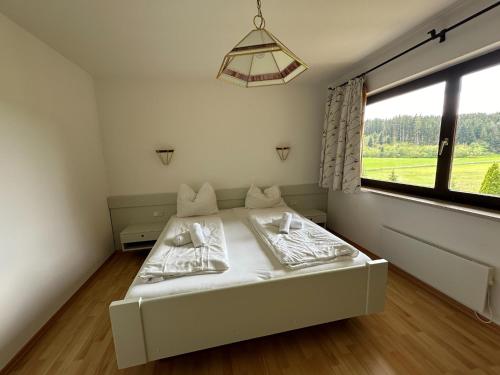 Postel nebo postele na pokoji v ubytování Chalet in Angerberg near SkiWelt Slopes