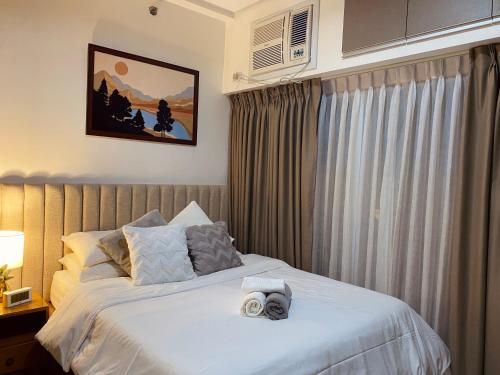 Ένα ή περισσότερα κρεβάτια σε δωμάτιο στο Lovely and Cozy Condo at O Residences