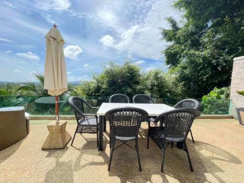 Μπαλκόνι ή βεράντα στο 30 - Panoramic View Villa in Thalang