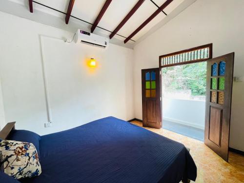 Postel nebo postele na pokoji v ubytování Laa Laa Villa