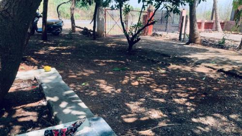 a park with a tree and a fence and a tree at Tripathi Villa in Murbād