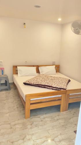 a bedroom with a bed with a wooden frame at Swagat hotel in Uttarkāshi