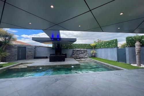 Kolam renang di atau dekat dengan Valras'Loc - Villa Monkey