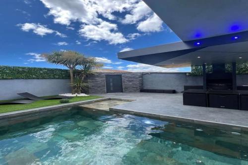 Kolam renang di atau dekat dengan Valras'Loc - Villa Monkey