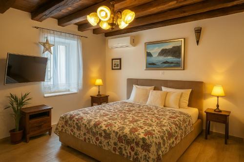 19th Century Stone Art Villa with heated Pool & 360 Sea View Terrace in Nature Park