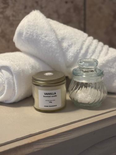 a jar of karijpha on a shelf with towels at De Trout Huis Guesthouse in Dullstroom