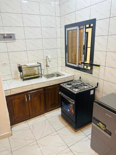 a kitchen with a stove and a sink at chambres et appartements meublés in Douala