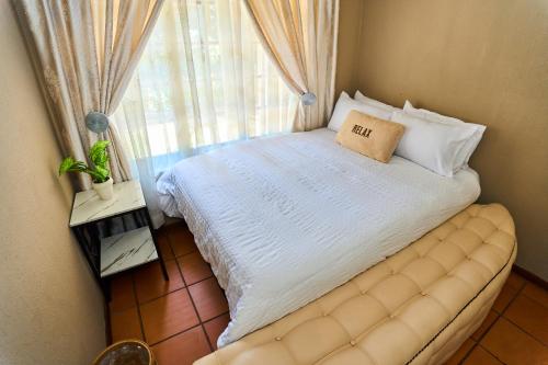 Ένα ή περισσότερα κρεβάτια σε δωμάτιο στο Marble & Velvet