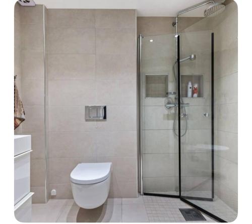 Ένα μπάνιο στο Cozy place 3 double bed