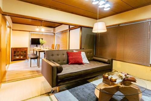 1ST BASE ICHINOE 3BR House 13 Guests Disney 30min NRT Bus