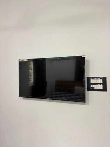 PondaにあるShivSangit HomeStayの白壁掛け鏡
