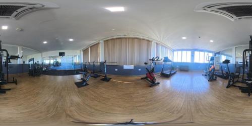 a gym with treadmills and exercise bikes in a room at Hotel Três Fronteiras in Foz do Iguaçu