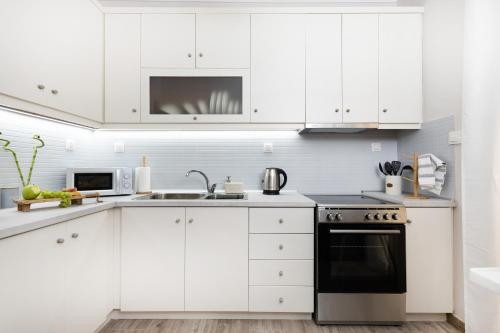 Stylish Renovated 2BR Near Metro & Sea