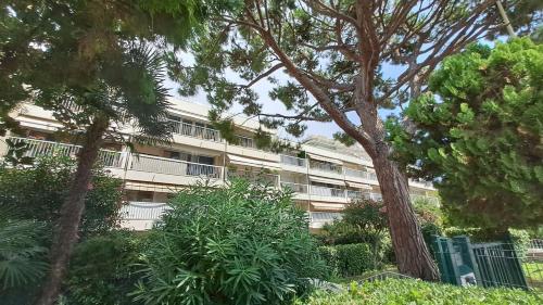 Beau studio centre Cannes Maréchal Juin