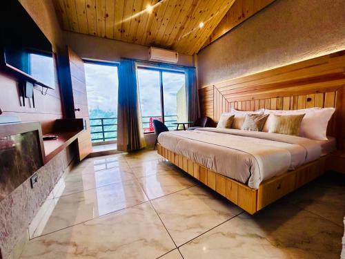 Cama o camas de una habitación en Hotel On The Edge Top Rated & Awarded Property