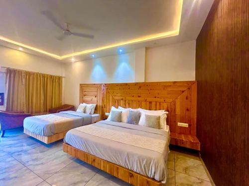 Cama o camas de una habitación en Hotel On The Edge Top Rated & Awarded Property