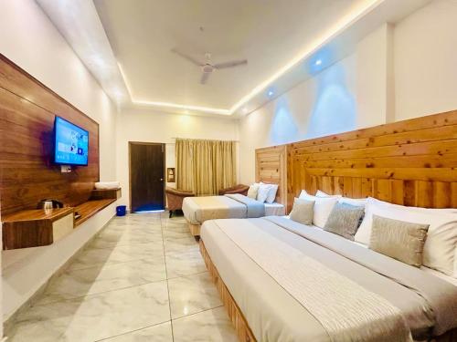 Cama o camas de una habitación en Hotel On The Edge Top Rated & Awarded Property