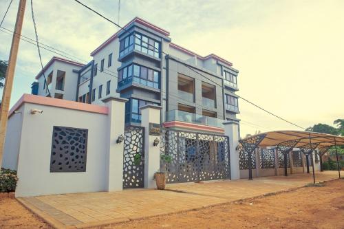 a building with a gate in front of it at TWINS RESIDENCE Niamey in Niamey