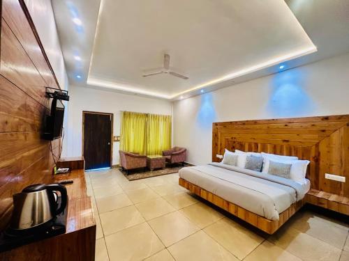 Cama o camas de una habitación en Hotel On The Edge Top Rated & Awarded Property